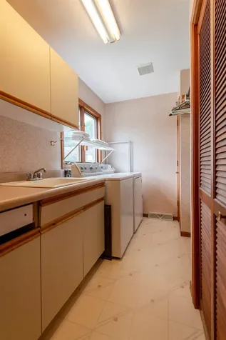 864 Carriage Hill Dubuque IA 52003
