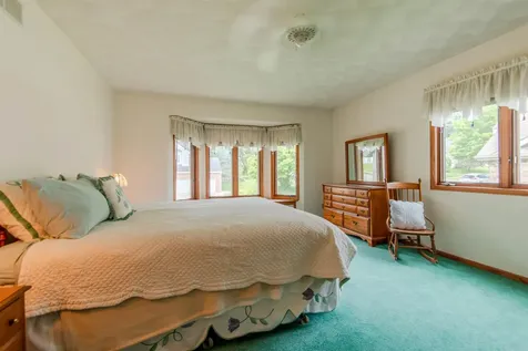 864 Carriage Hill Dubuque IA 52003