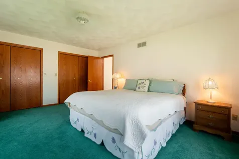 864 Carriage Hill Dubuque IA 52003