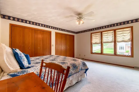 864 Carriage Hill Dubuque IA 52003