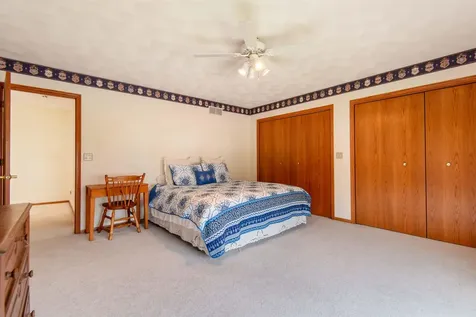 864 Carriage Hill Dubuque IA 52003