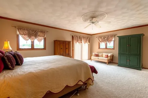 864 Carriage Hill Dubuque IA 52003