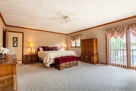 864 Carriage Hill Dubuque IA 52003