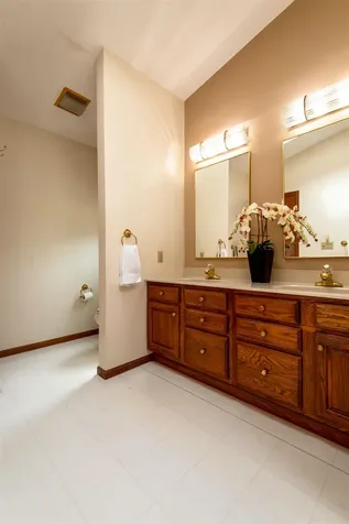 864 Carriage Hill Dubuque IA 52003