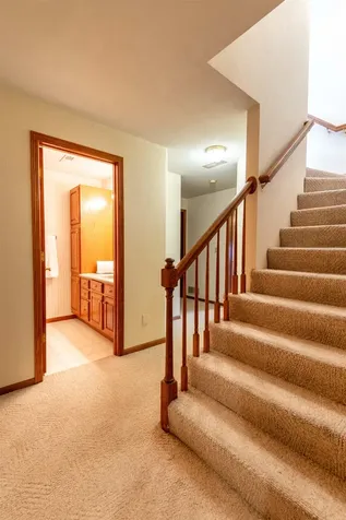864 Carriage Hill Dubuque IA 52003