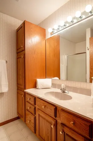 864 Carriage Hill Dubuque IA 52003