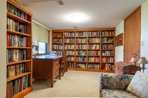 864 Carriage Hill Dubuque IA 52003
