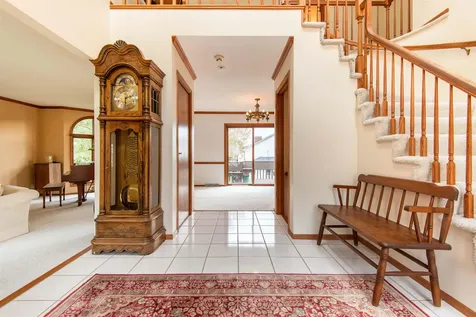 864 Carriage Hill Dubuque IA 52003