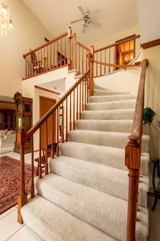 864 Carriage Hill Dubuque IA 52003