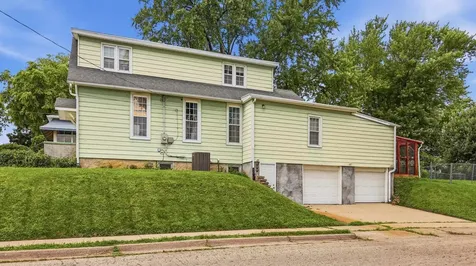 1209 Vernon Dubuque IA 52001