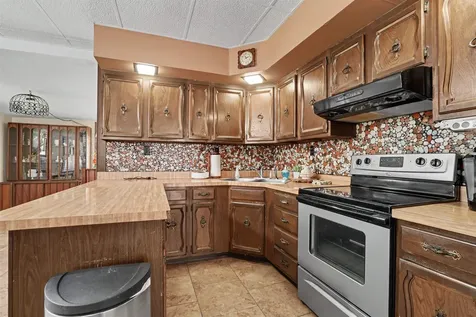 1223 Rhomberg Dubuque IA 52001