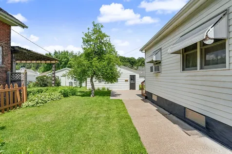 1223 Rhomberg Dubuque IA 52001