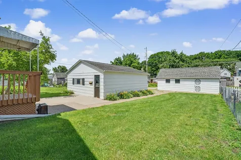 1223 Rhomberg Dubuque IA 52001