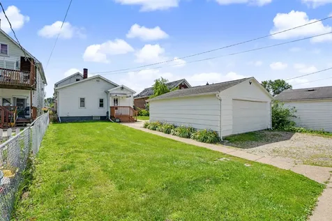 1223 Rhomberg Dubuque IA 52001