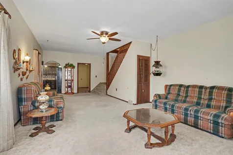 1223 Rhomberg Dubuque IA 52001