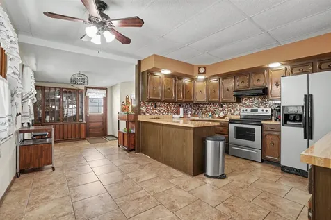 1223 Rhomberg Dubuque IA 52001