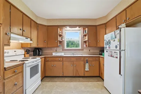 910 SW Carter Elkader IA 52043