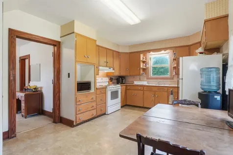 910 SW Carter Elkader IA 52043
