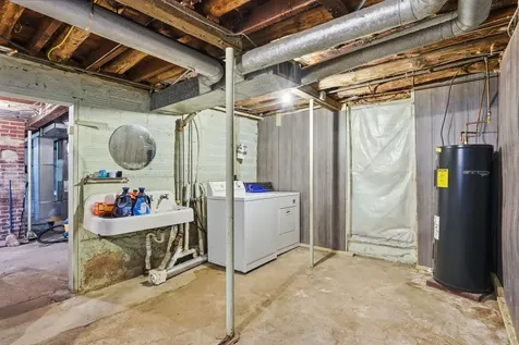 910 SW Carter Elkader IA 52043