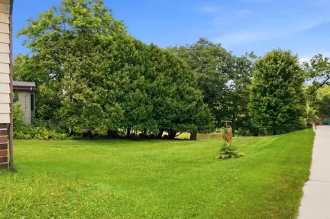910 SW Carter Elkader IA 52043