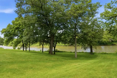 910 SW Carter Elkader IA 52043
