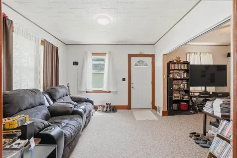 910 SW Carter Elkader IA 52043