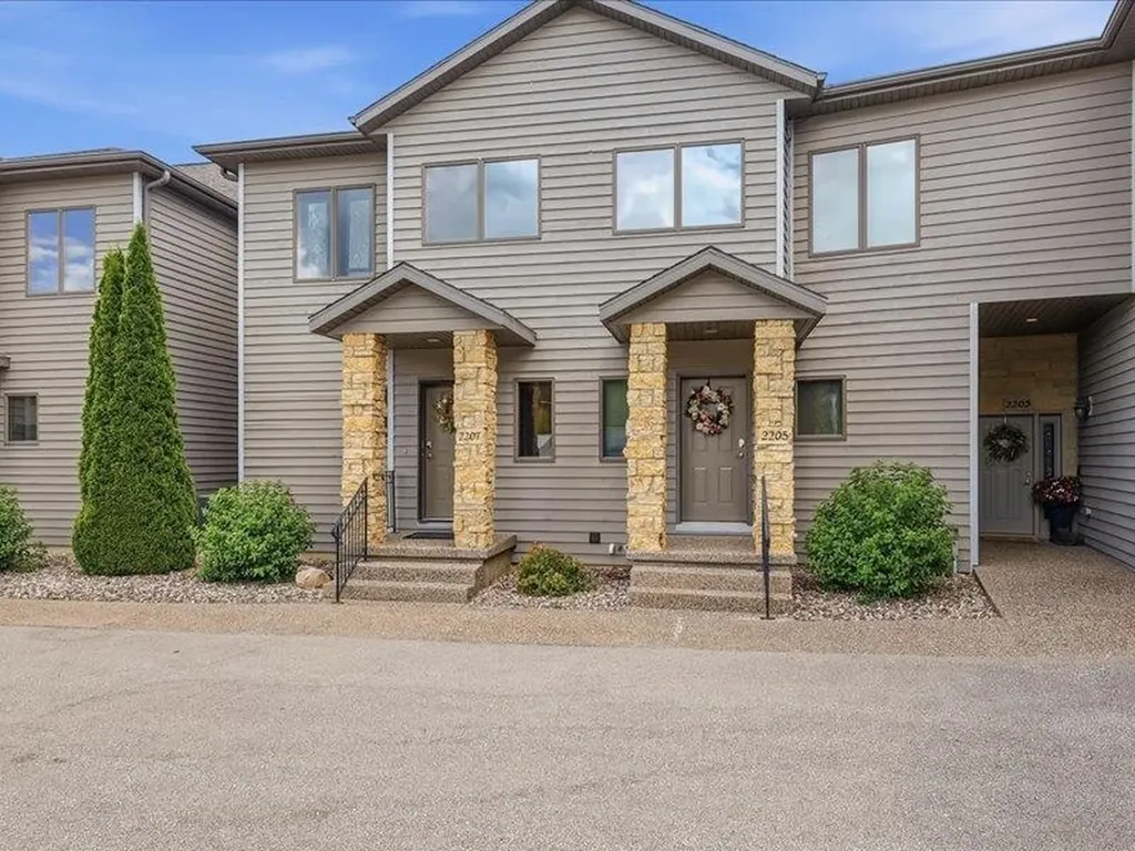 2205 N Riverview Bellevue IA 52031