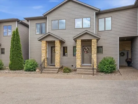 2205 N Riverview Bellevue IA 52031