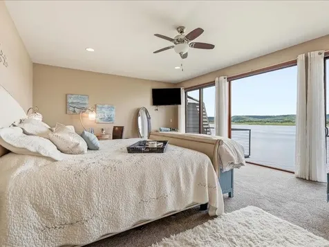 2205 N Riverview Bellevue IA 52031