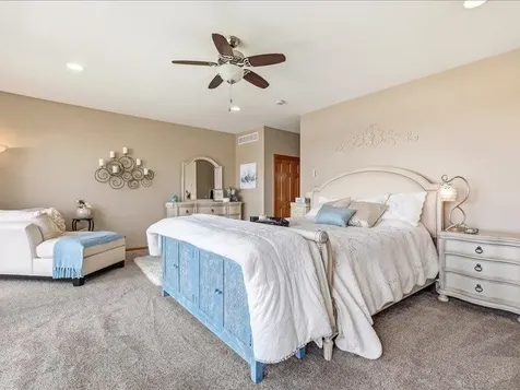 2205 N Riverview Bellevue IA 52031