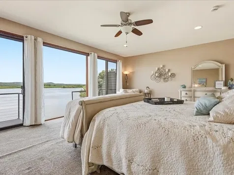 2205 N Riverview Bellevue IA 52031