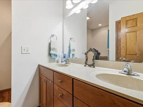2205 N Riverview Bellevue IA 52031
