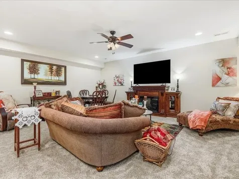 2205 N Riverview Bellevue IA 52031