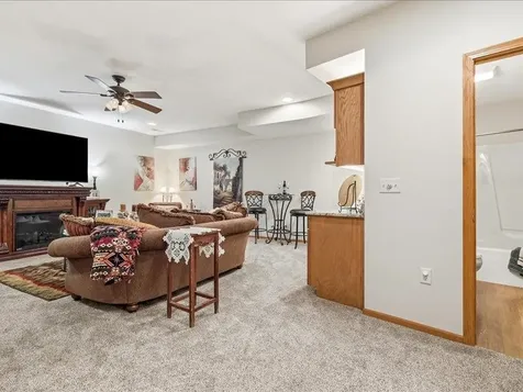 2205 N Riverview Bellevue IA 52031