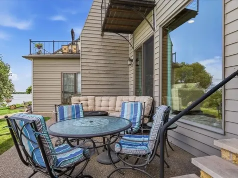 2205 N Riverview Bellevue IA 52031