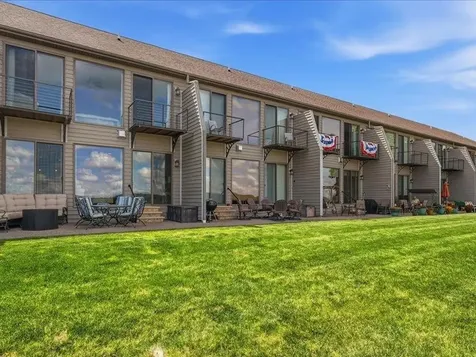 2205 N Riverview Bellevue IA 52031
