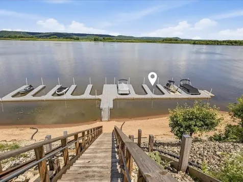 2205 N Riverview Bellevue IA 52031