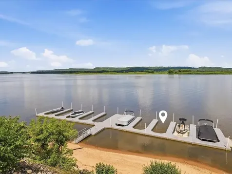 2205 N Riverview Bellevue IA 52031