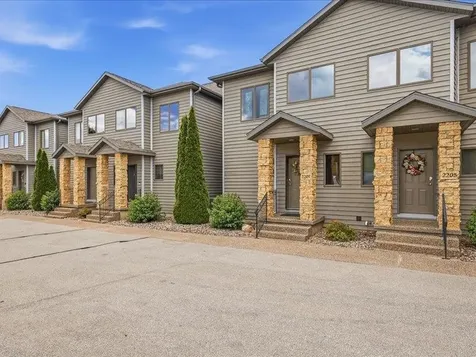 2205 N Riverview Bellevue IA 52031