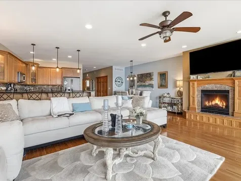 2205 N Riverview Bellevue IA 52031