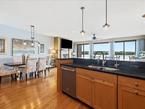 2205 N Riverview Bellevue IA 52031