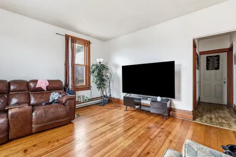 2515 Central Dubuque IA 52001