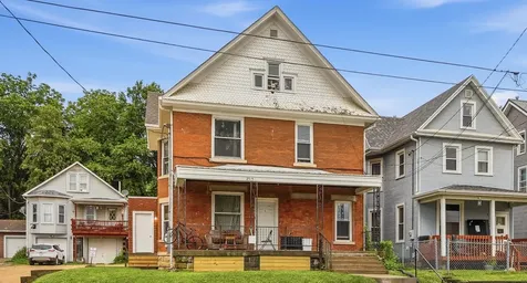 2515 Central Dubuque IA 52001