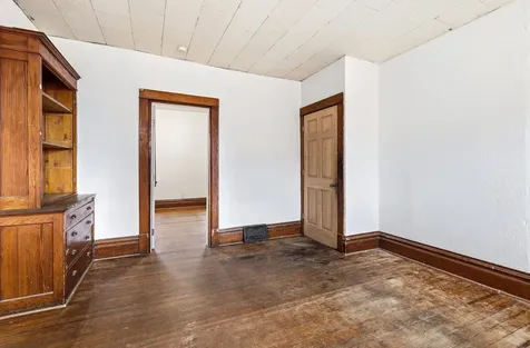 2515 Central Dubuque IA 52001