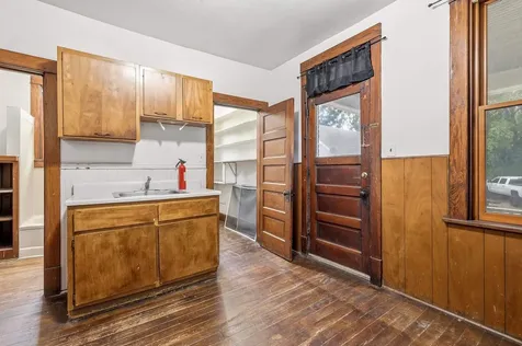 2515 Central Dubuque IA 52001