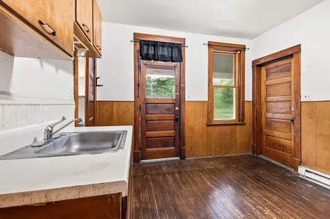 2515 Central Dubuque IA 52001