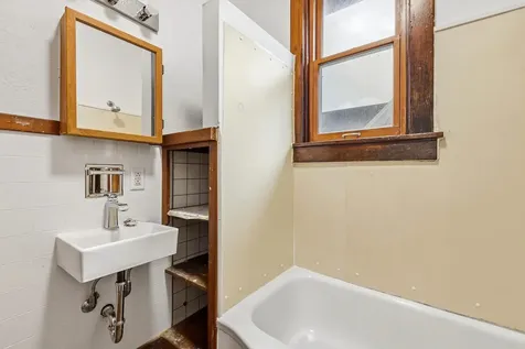 2515 Central Dubuque IA 52001