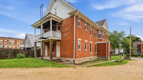 2515 Central Dubuque IA 52001