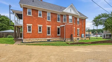2515 Central Dubuque IA 52001