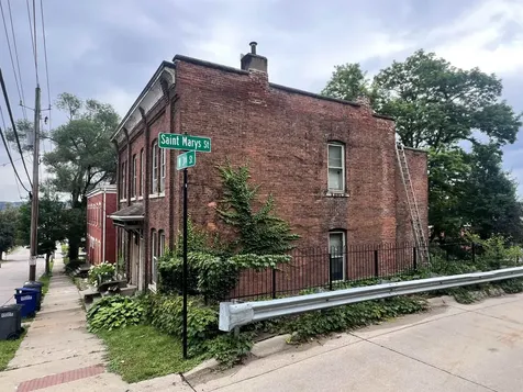 464 W 3rd Dubuque IA 52001